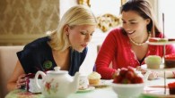 Le persone che siedono con noi a tavola hanno una sottile ma potente influenza nel portarci a mangiare di più, soprattutto se stiamo mangiano con persone che non conosciamo e...